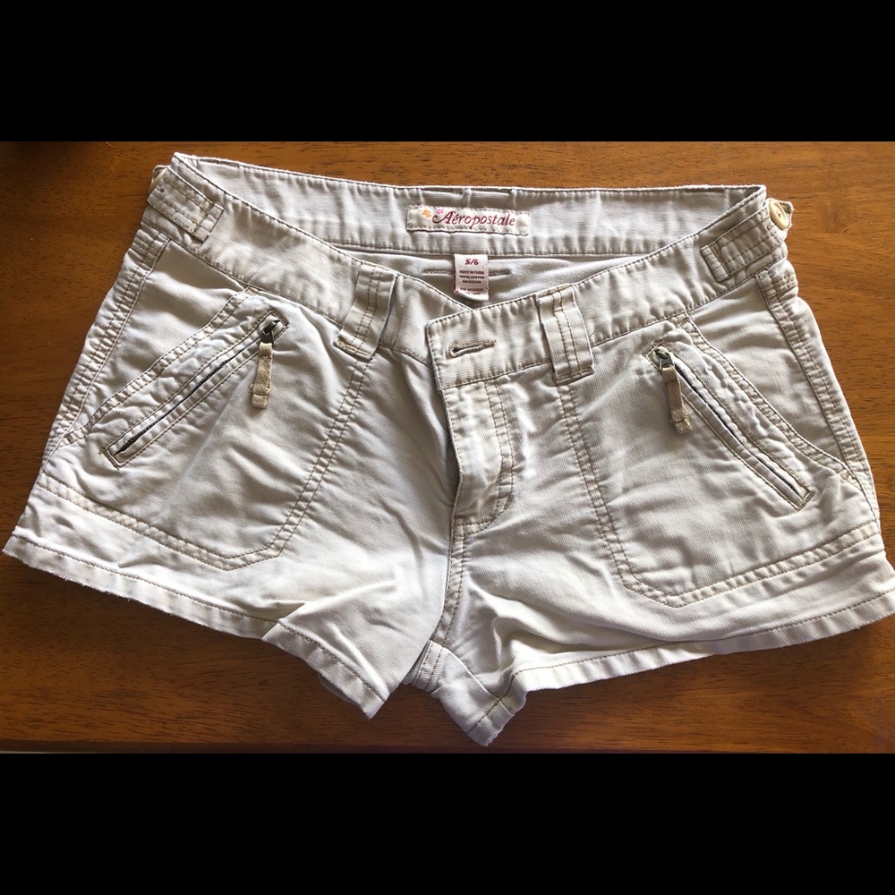 Clearance $7 Aeropostale beige short shorts size 5/6